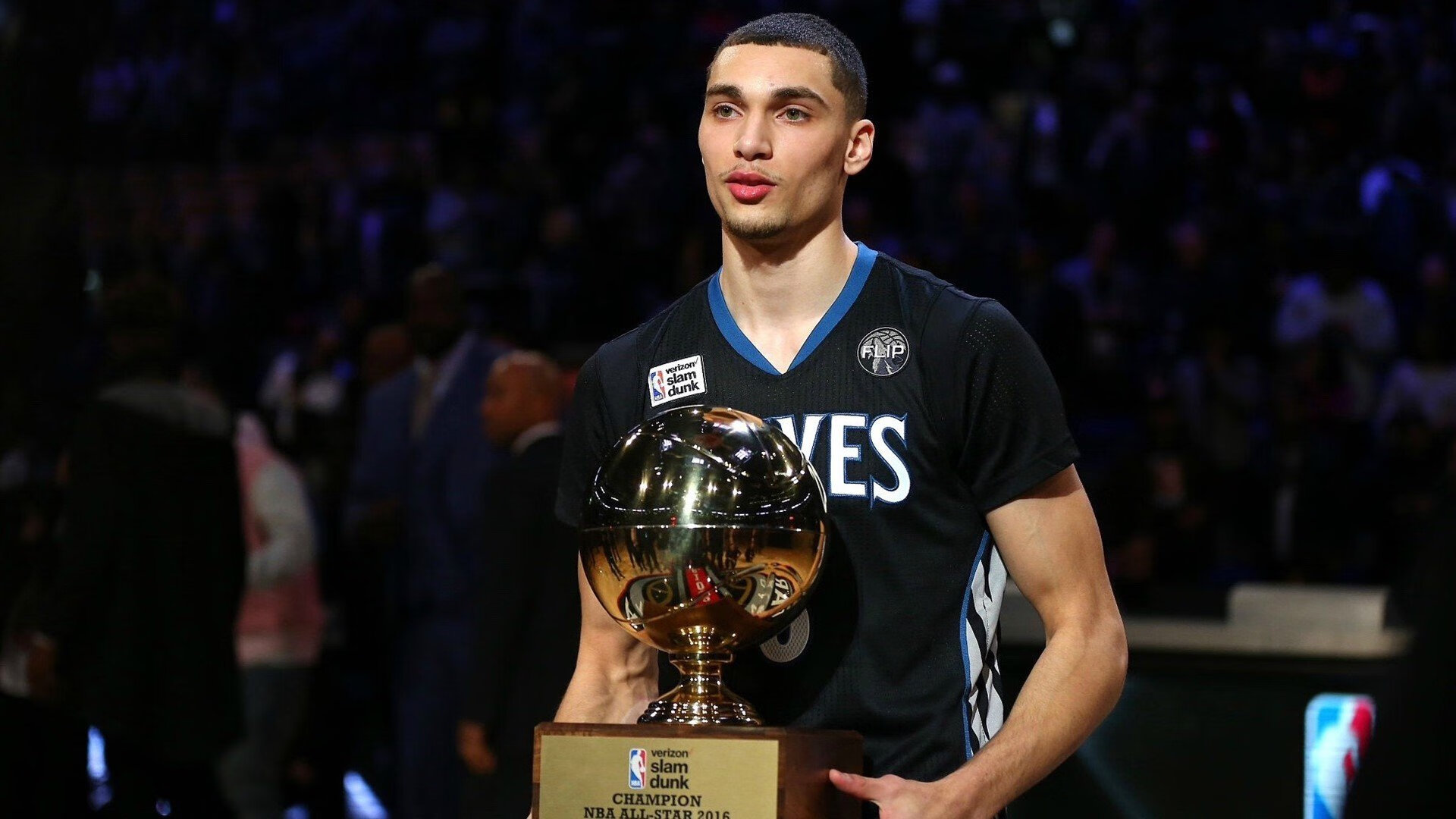 76人组织球员参与家庭日活动提升归属感,76人成员名单