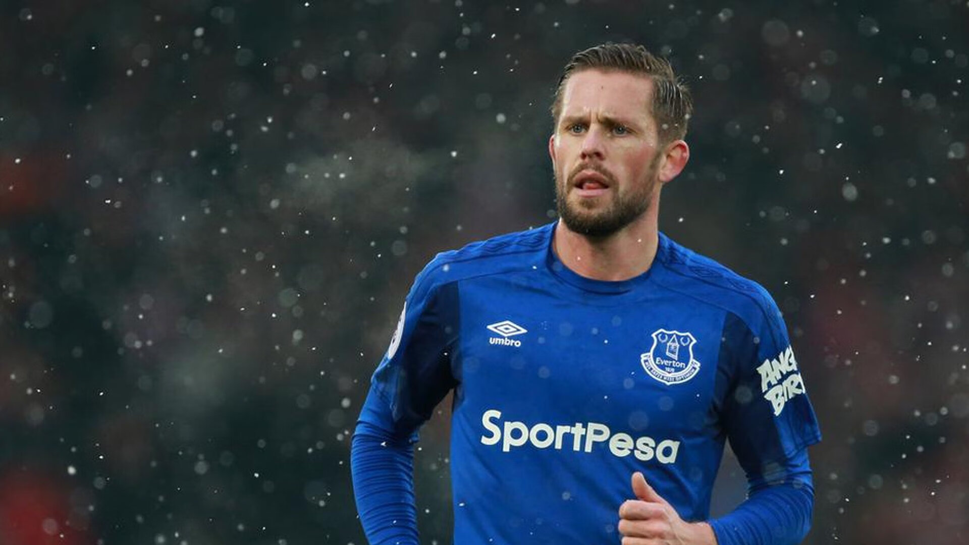 世界杯：少年边锋赛后第一时间打电话给母亲分享进球 被镜头完整记录